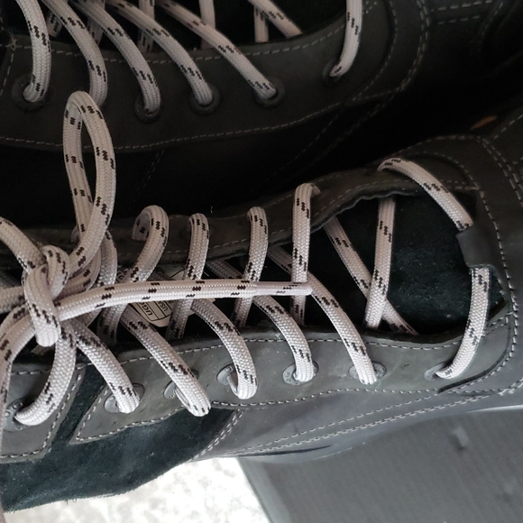 UGG Men Eliasson black laced up leather winter boots - Picture 2 of 13